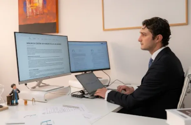 denunciar reseñas falsas